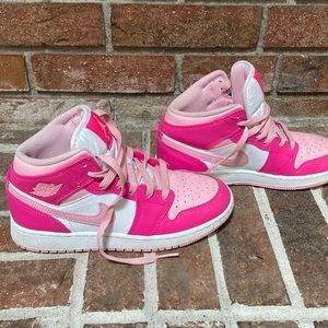 Pink Nike air Jordan’s youth 4